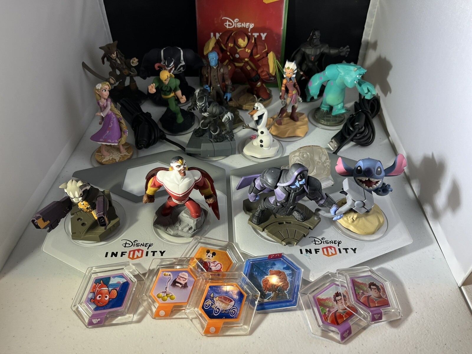 Disney Infinity 27 Piece Lot Venom, Hulkbuster, Vader, Elsa +