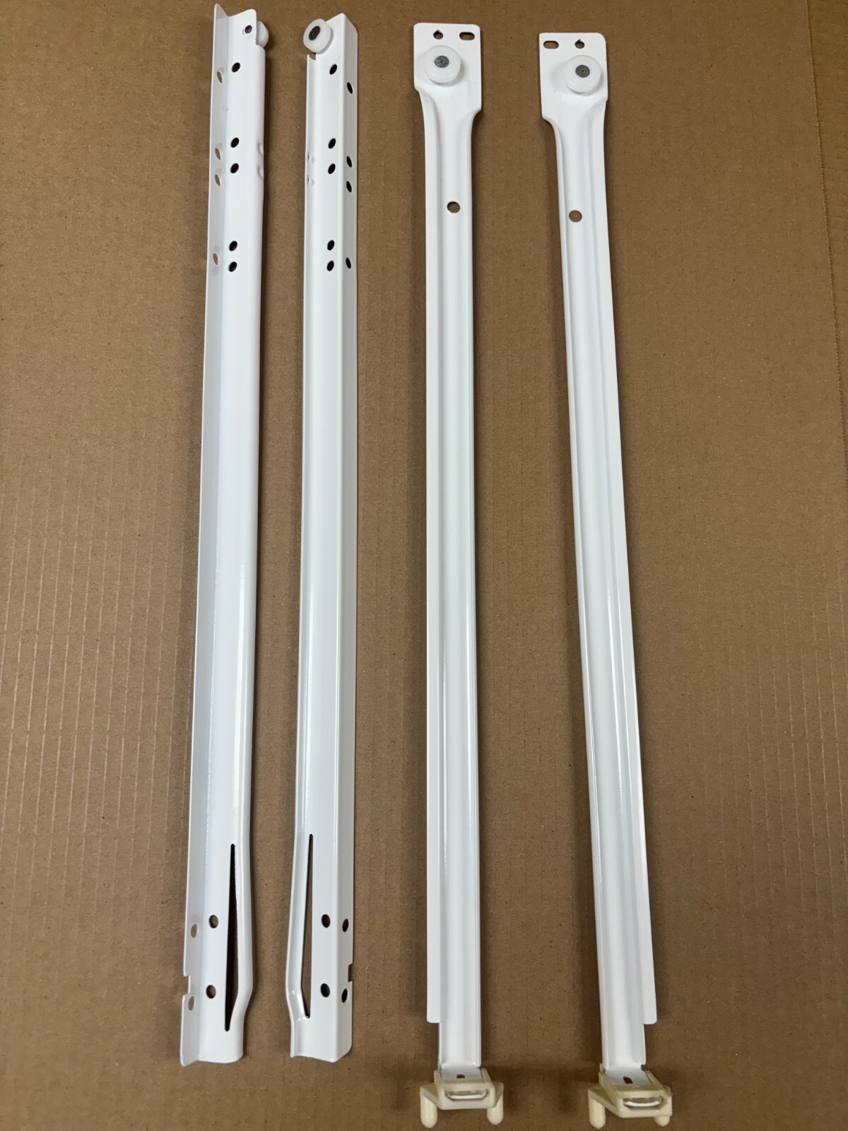 Drawer slides, 23 1/2" cabinet, white, 3/4 ext, with P-bend 260 brackets