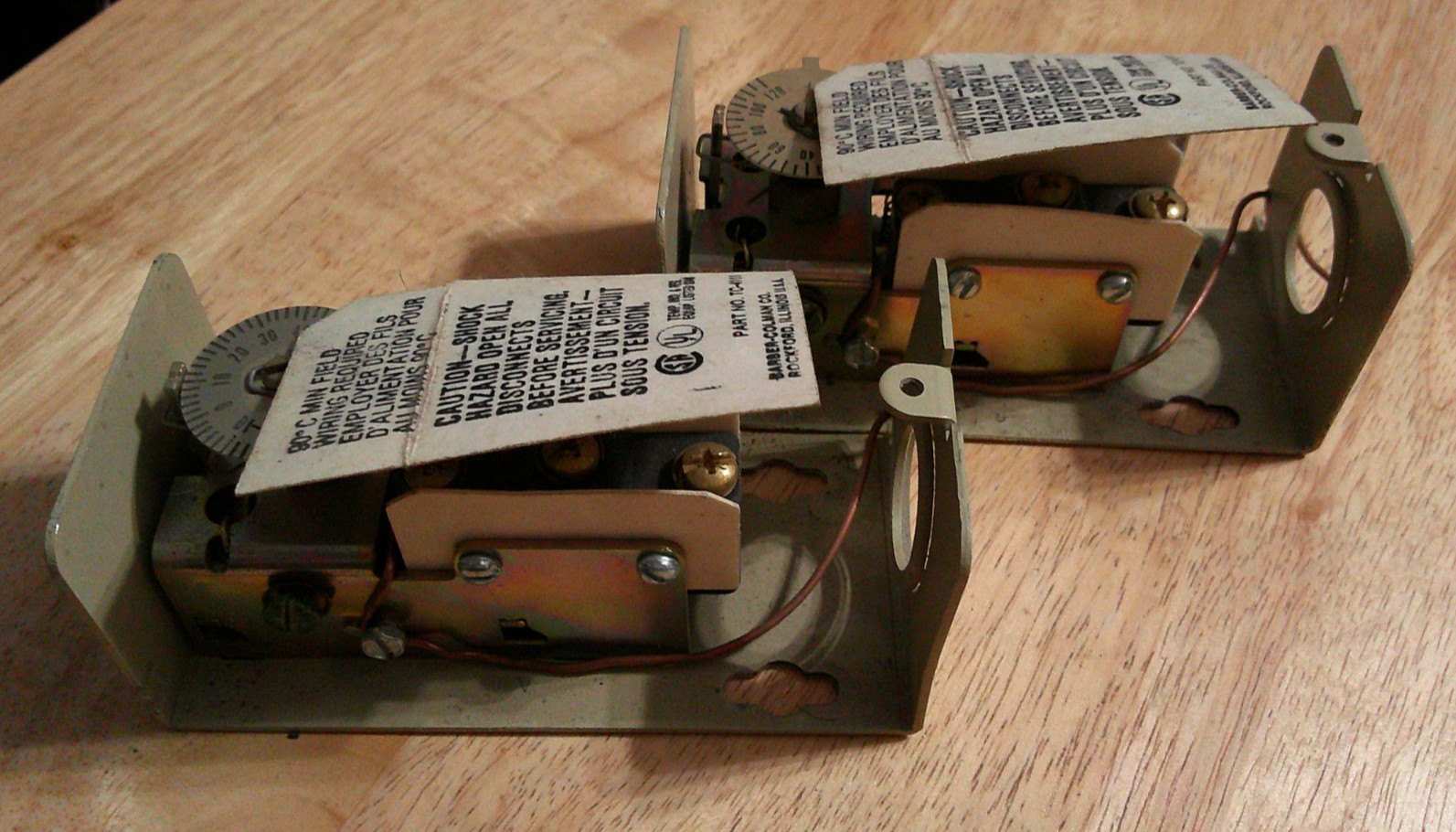 "LOT OF 2" BARBER COLMAN TC-4111 THERMOSTATS (NO COVERS)