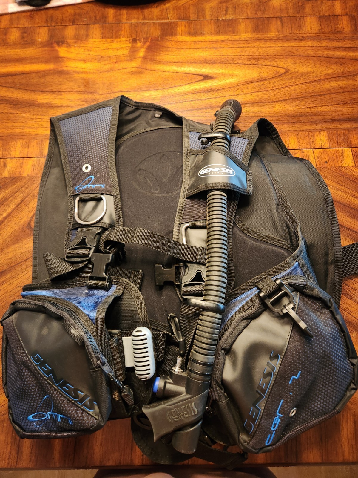 Genesis Omni Scuba Buoyancy Compensator Integrated Weight System Medium SEMI NEW