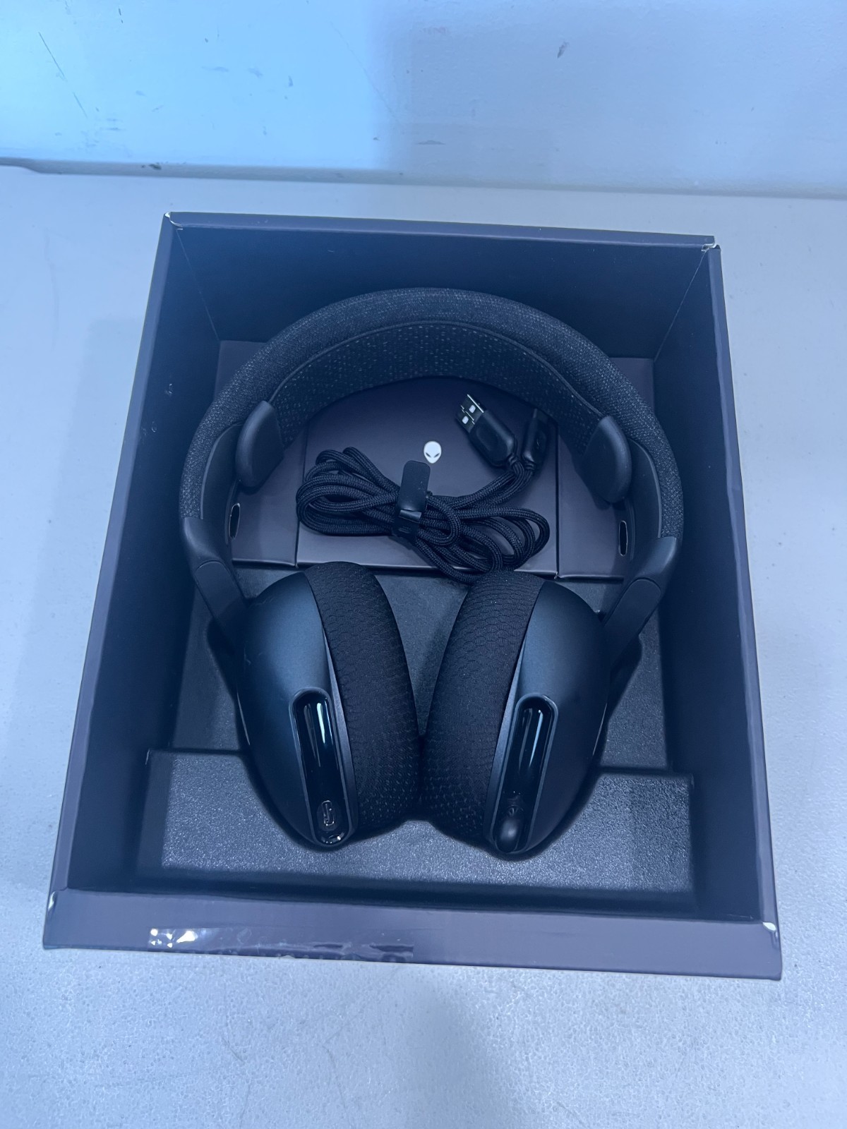 Alienware Tri-Mode Wireless Gaming Headset AW725H Wired/Wireless - NO RECEIVER