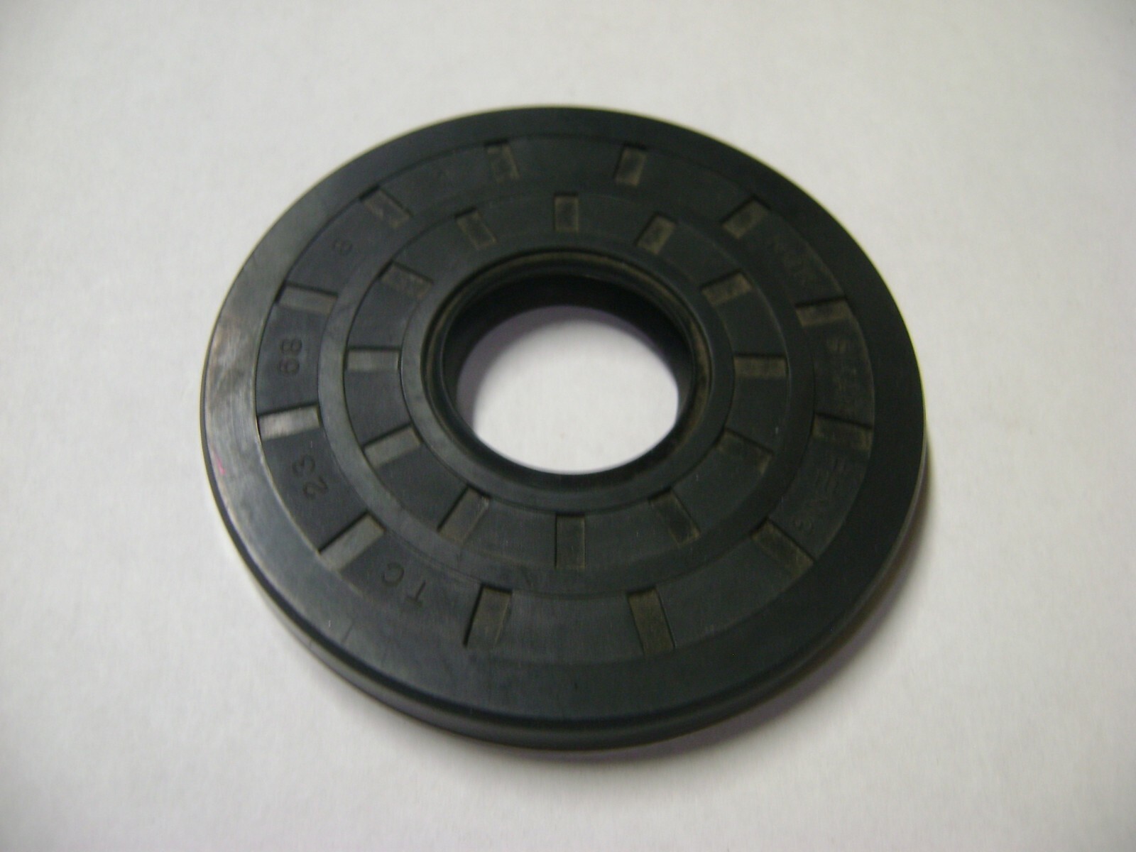 NEW TC 23X68X8 DOUBLE LIPS METRIC OIL / DUST SEAL 23mm X 68mm X 8mm