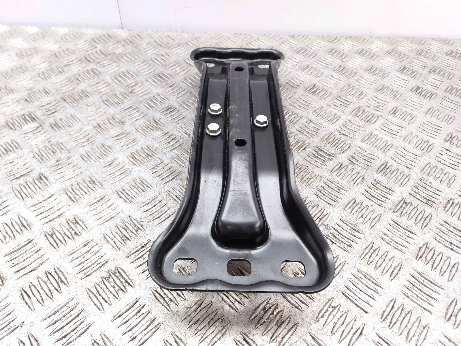MERCEDES E CLASS C207 AUTOMATIC GEARBOX MOUNT BRACKET A2042422501 2014