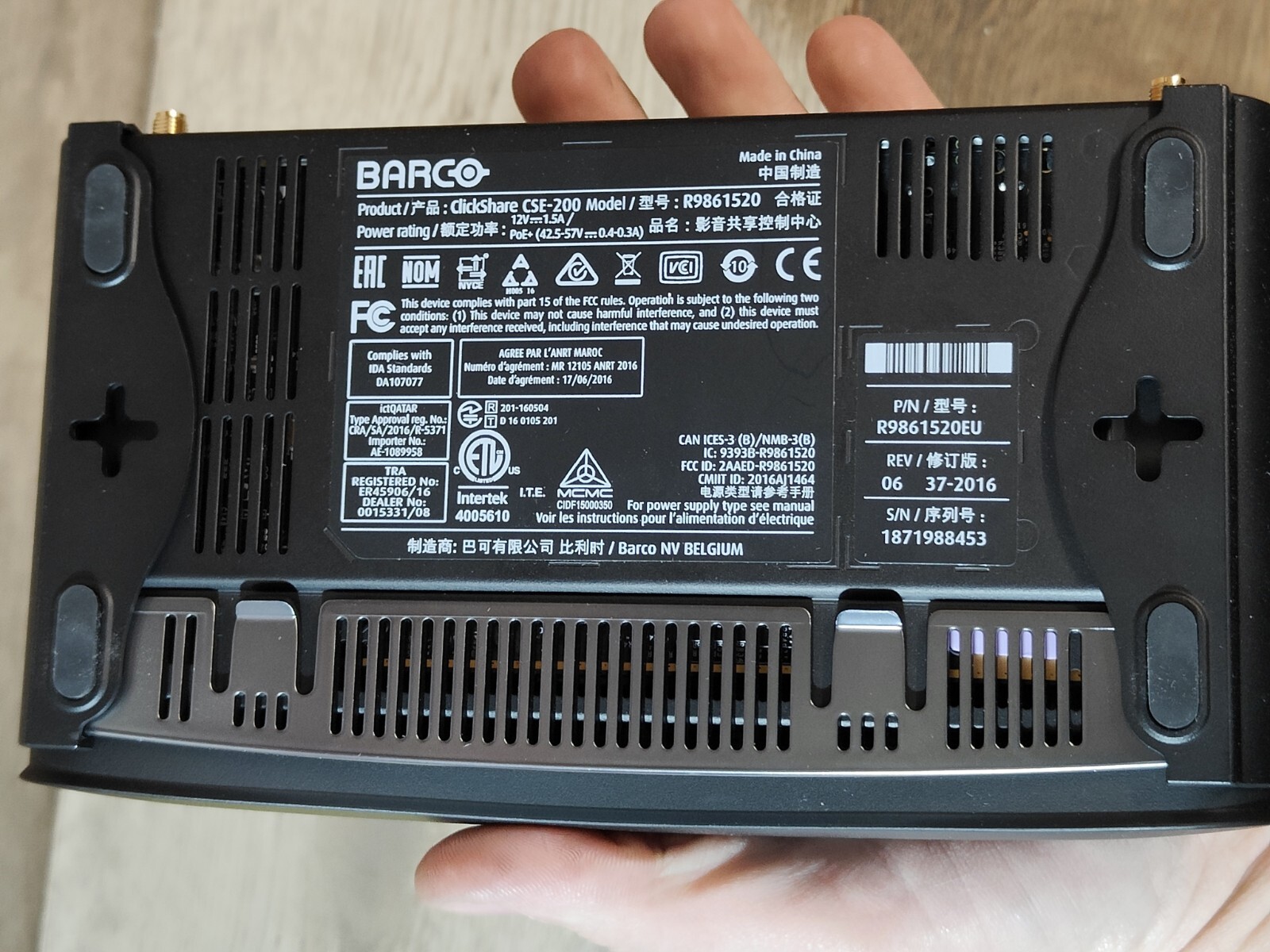 Barco ClickShare CSE-200 Wireless Presentation System Black R9861520 Please Read