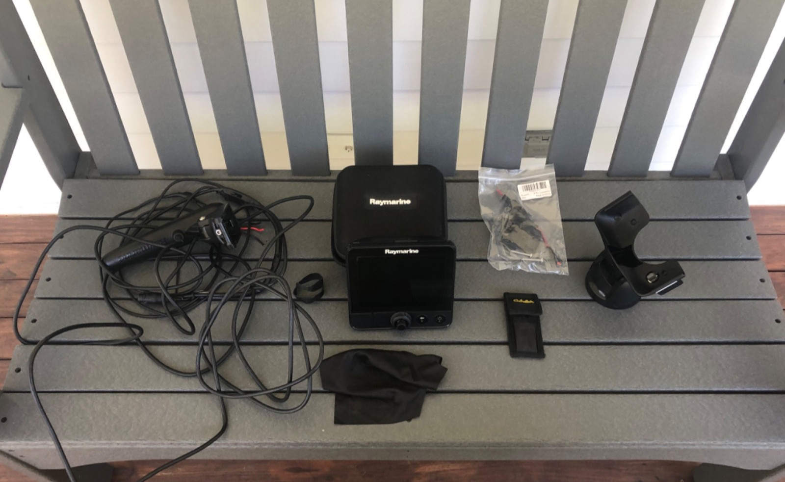 Raymarine Dragonfly 6 Sonar GPS E70085 W Mount And Transducer + Accessories
