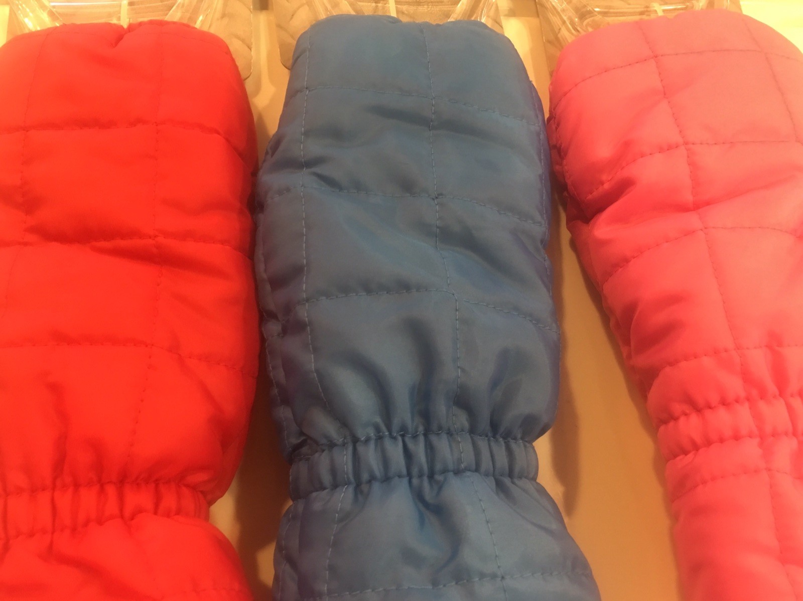 Auto Windshield Snow Ice Scraper Winter Mitt Solid Puffer Mitt (Various Colors)