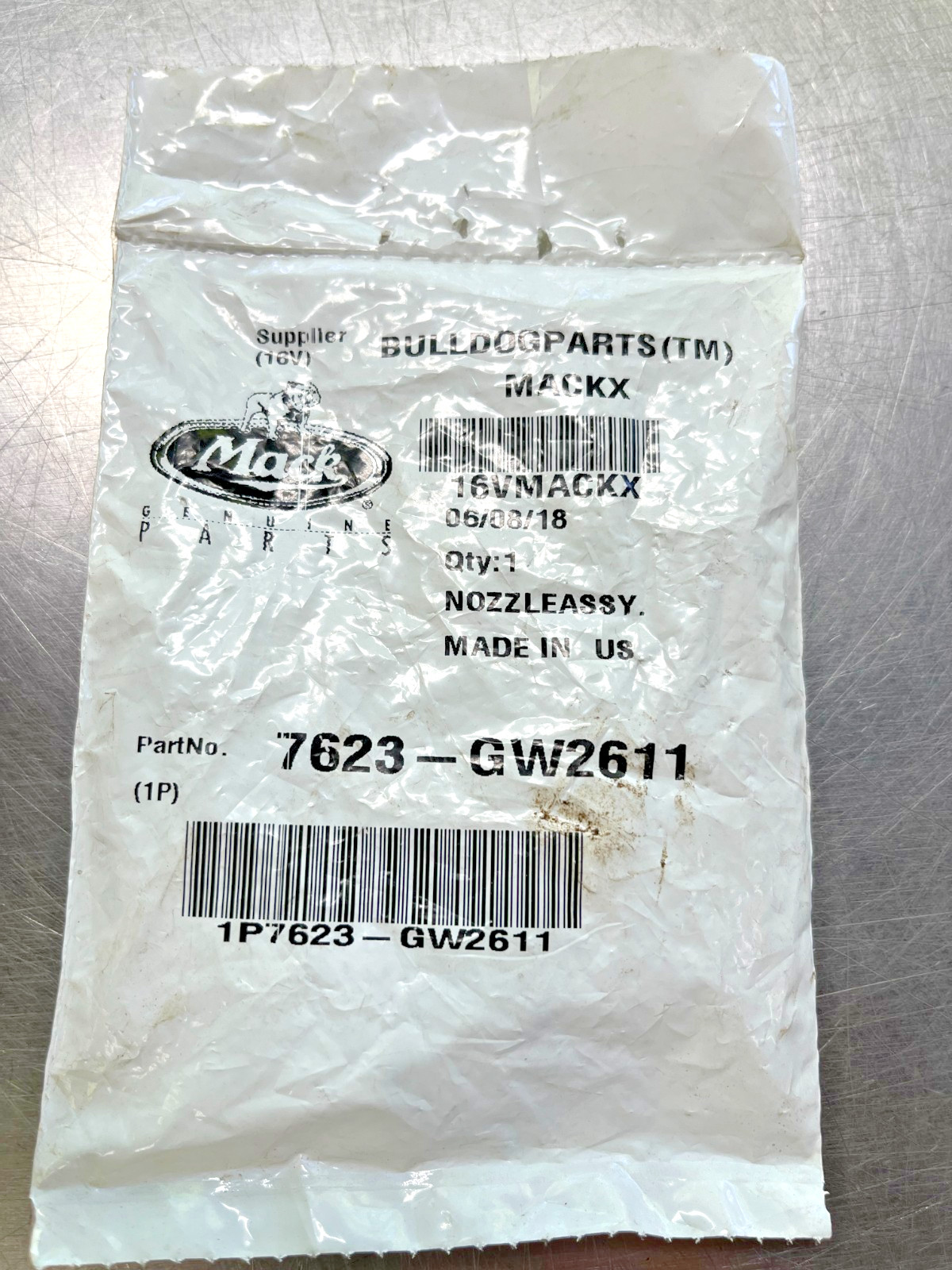 7623-GW2611  Genuine OEM  MACK   Windshield NOZZLE   Volvo  1P7623-GW2611