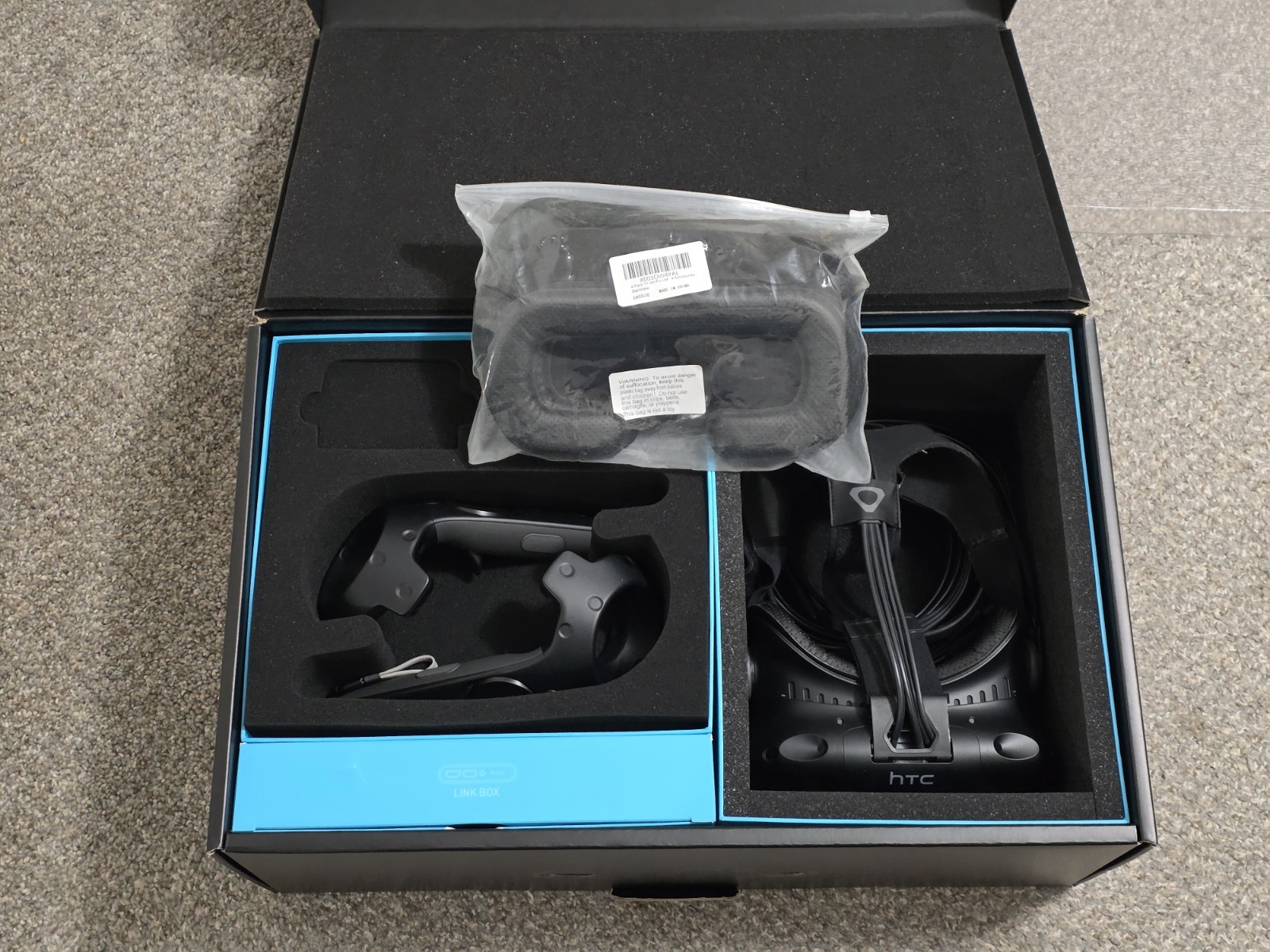 HTC Vive VR Headset - Complete Set In Original Box + Extra Face Cushions