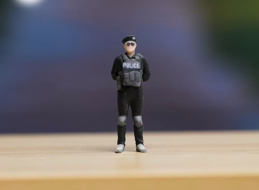 1:64 Painted Figure Model Miniature Resin Diorama Sand Policeman SWAT Man Black