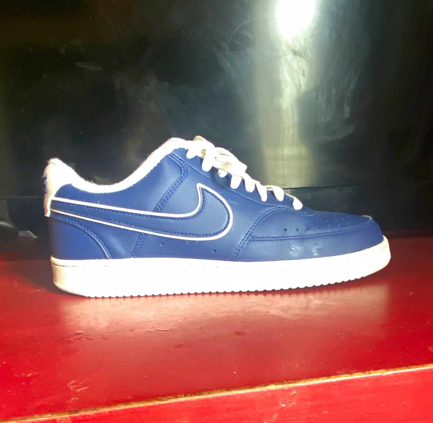 Nike Men's Blue/White Low Top Lace-Up Athletic Sneakers Solid Pattern