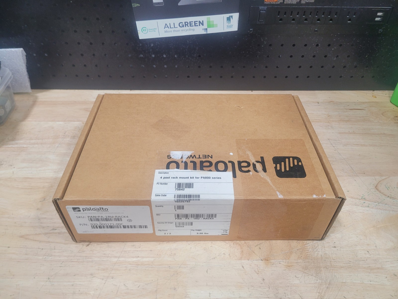 Palo Alto Networks PAN-PA-1RU-RACK4 -4 Post Rack Mount Kit for PA-820 and PA-850