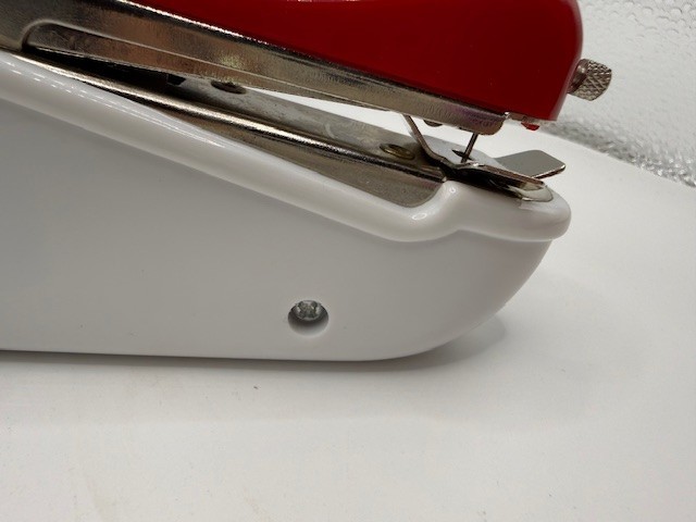 Singer Stitch Sew Quick Handheld Cordless Mending Machine Portable Lightweight