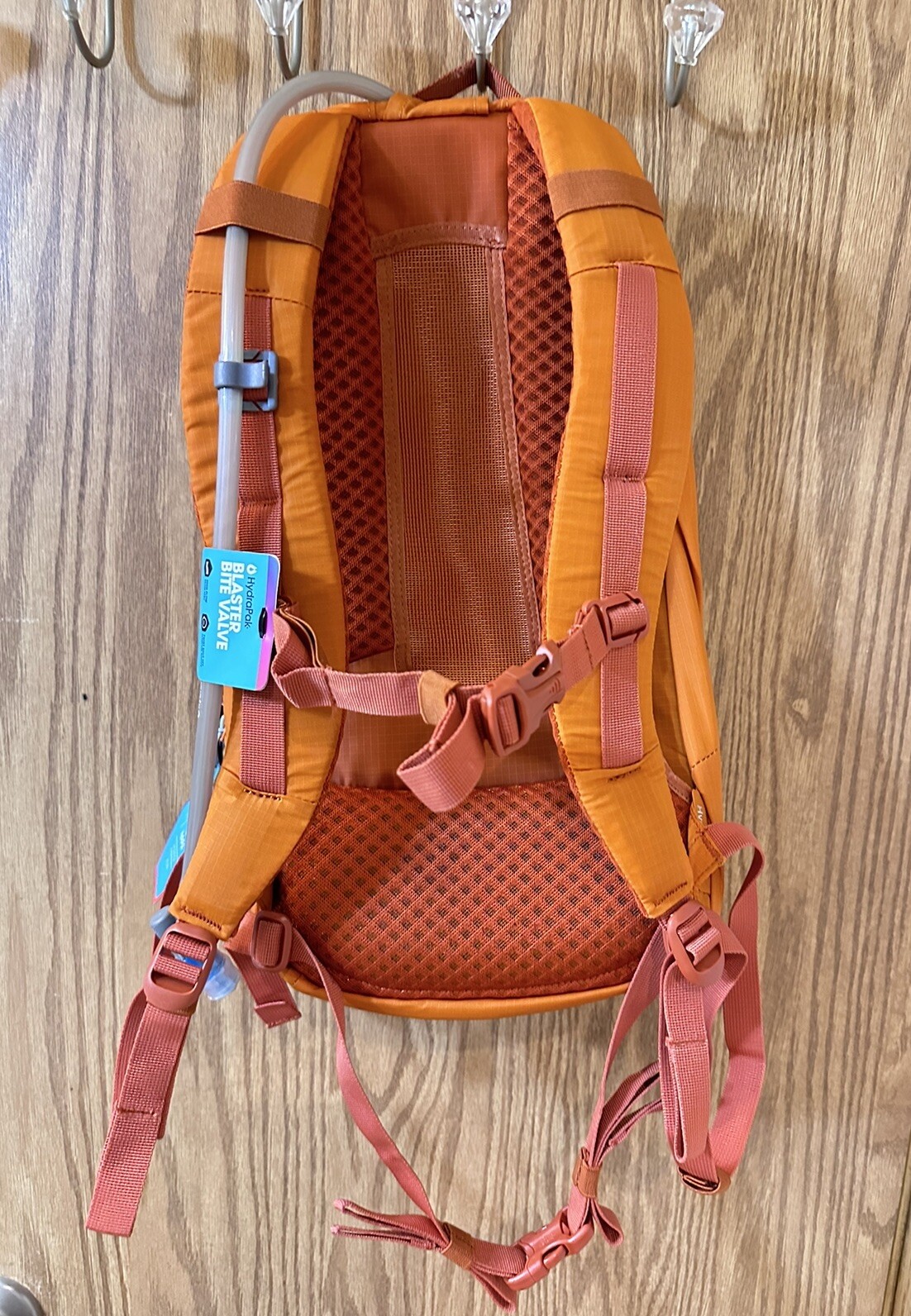 Hydro Flask Down Shift Backpack -14 Liter Water Pocket Hydration Pack Orange NEW