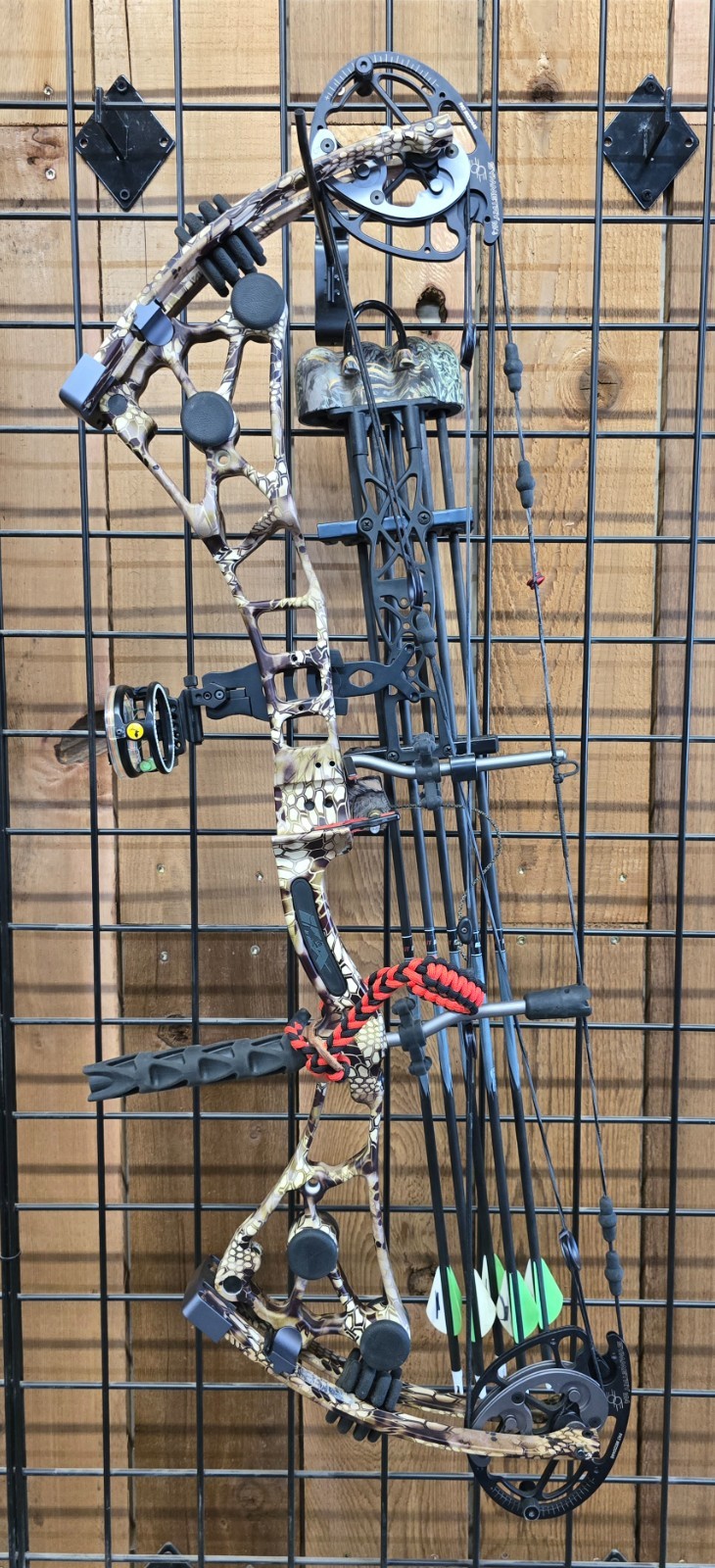 Martin Phenix Inferno 33 RH Compound Bow With Accessories