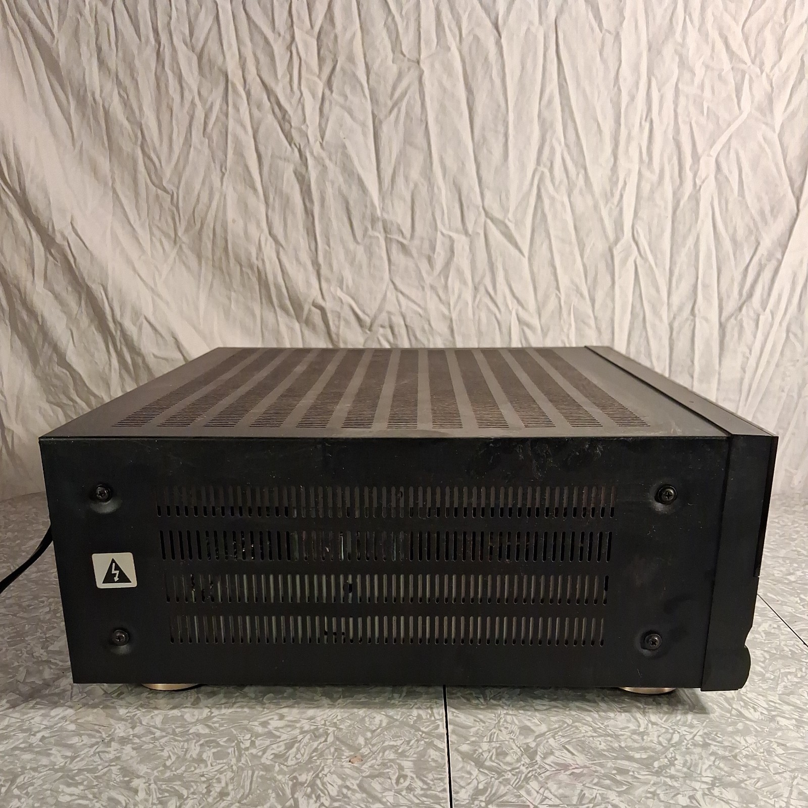 Harman Kardon AVR 120 AUDIO/VIDEO Receiver 200W - Untested As Is - Powers On