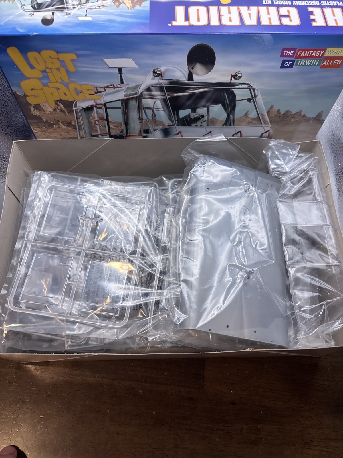 Moebius 902 Lost in Space Space Chariot 1/24 Scale Plastic Model Kit