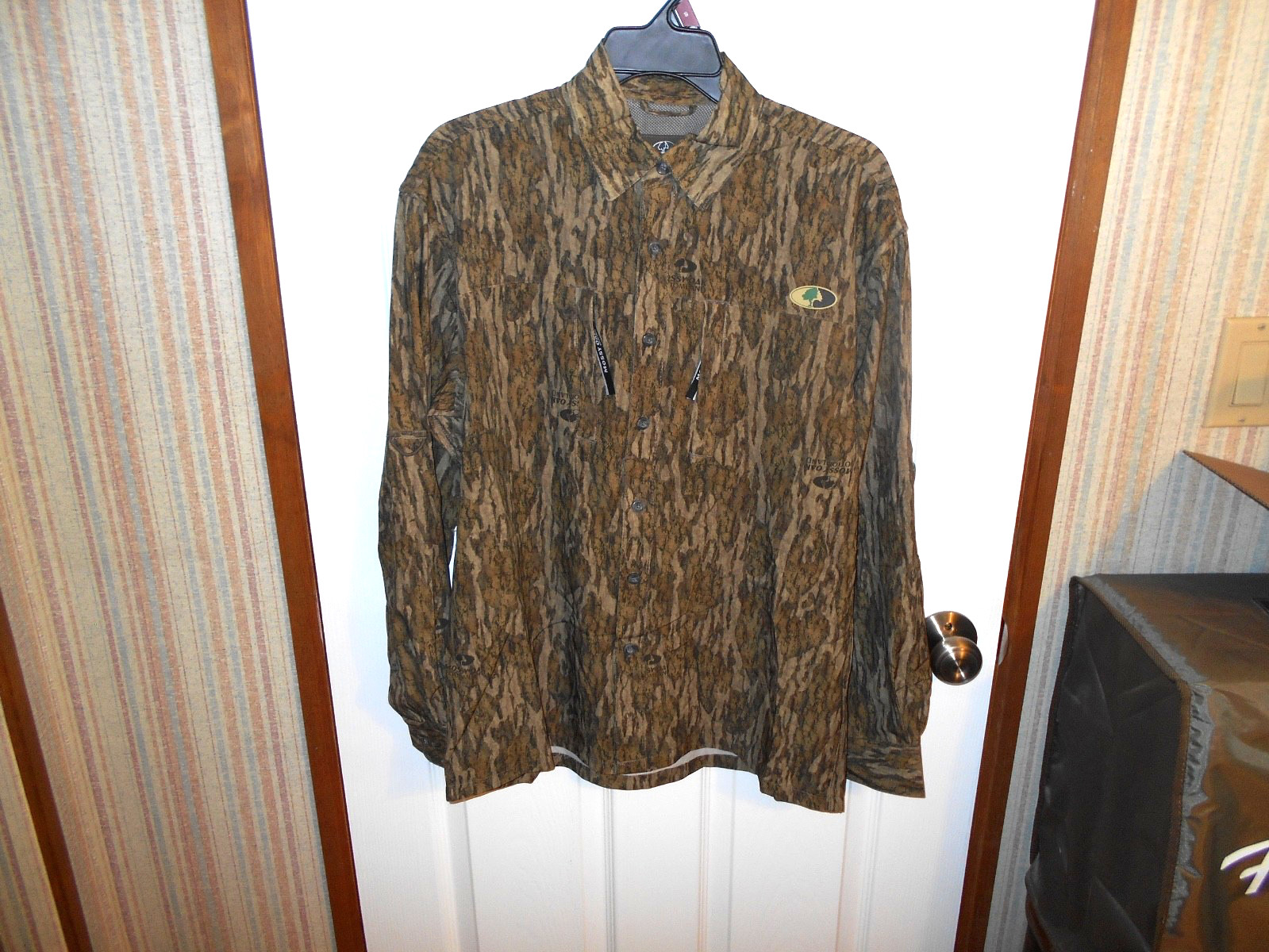 Mossy Oak Men's Long Sleeve Hunting Guide Shirt Bottomland Button Front S(34-36)