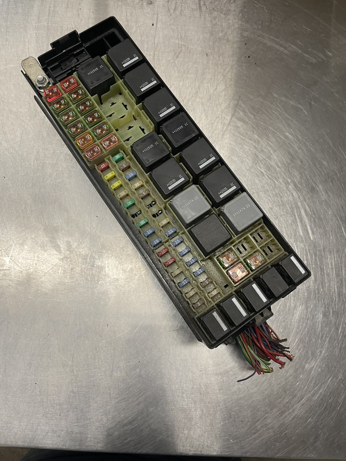 2010 - 2013 LAND RANGE ROVER SPORT - FUSE RELAY JUNCTION BOX OEM CH32-14290-CCB