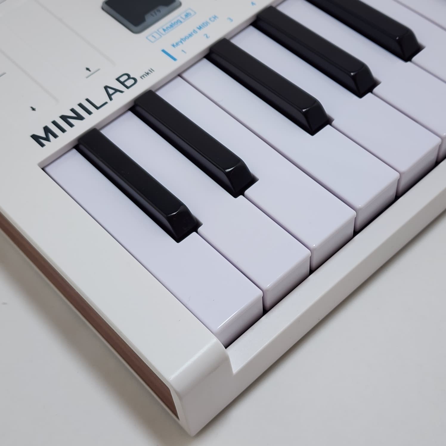 Arturia MiniLab MKII 25 Key Slim Keyboard Controller