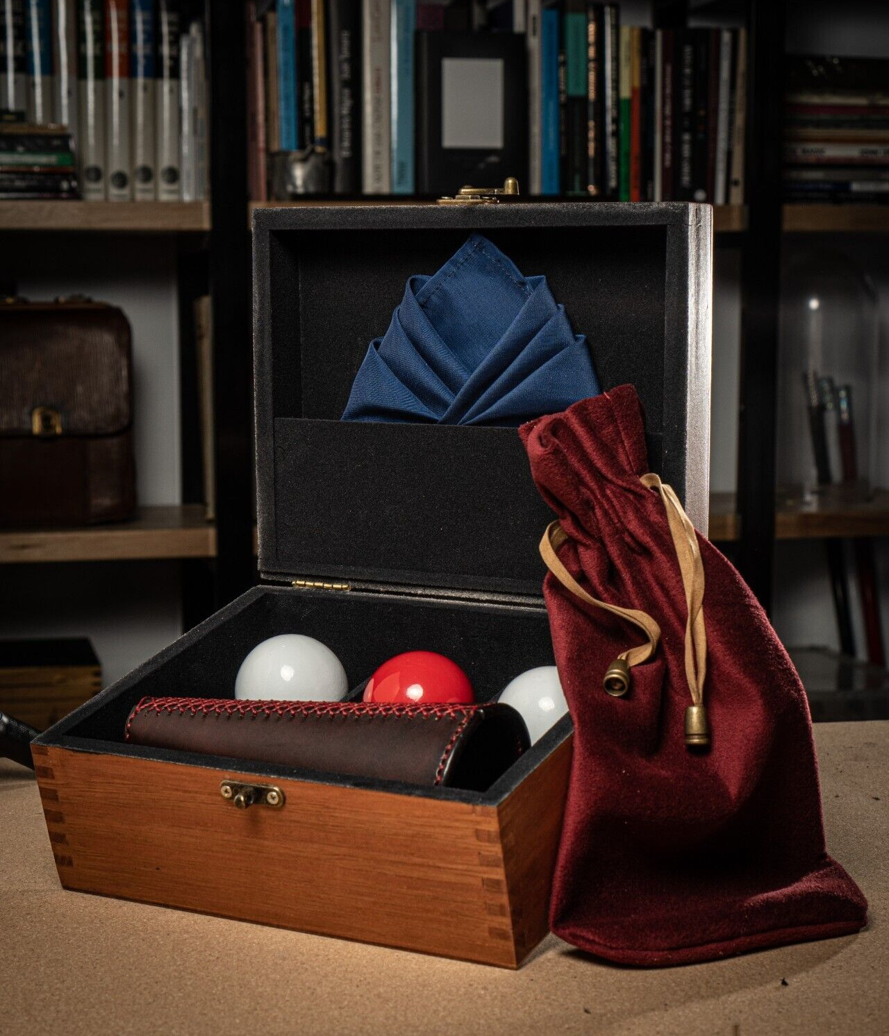 Cone and ball Dai Vernon's magic trick by Ignacio López