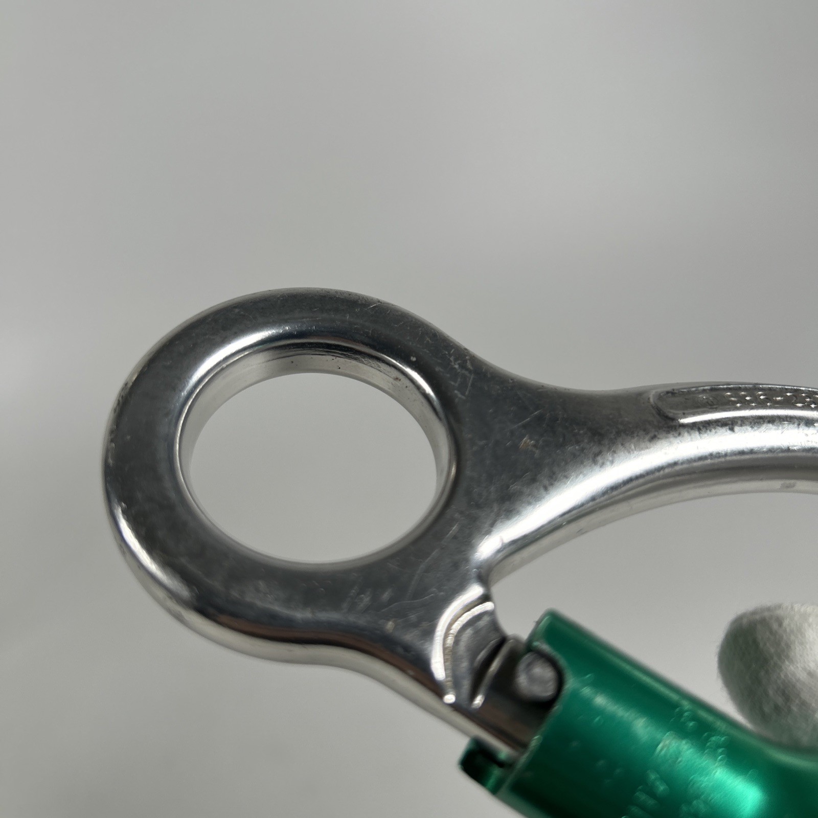 Captive Eye Locksafe Carabiner, Twistlock, Aluminum Gate Strength 3600lbs