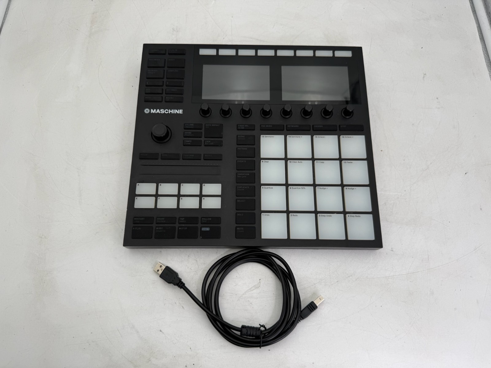 Native Instruments Maschine MK3 MIDI Controller Color Screen 16 Pads Black