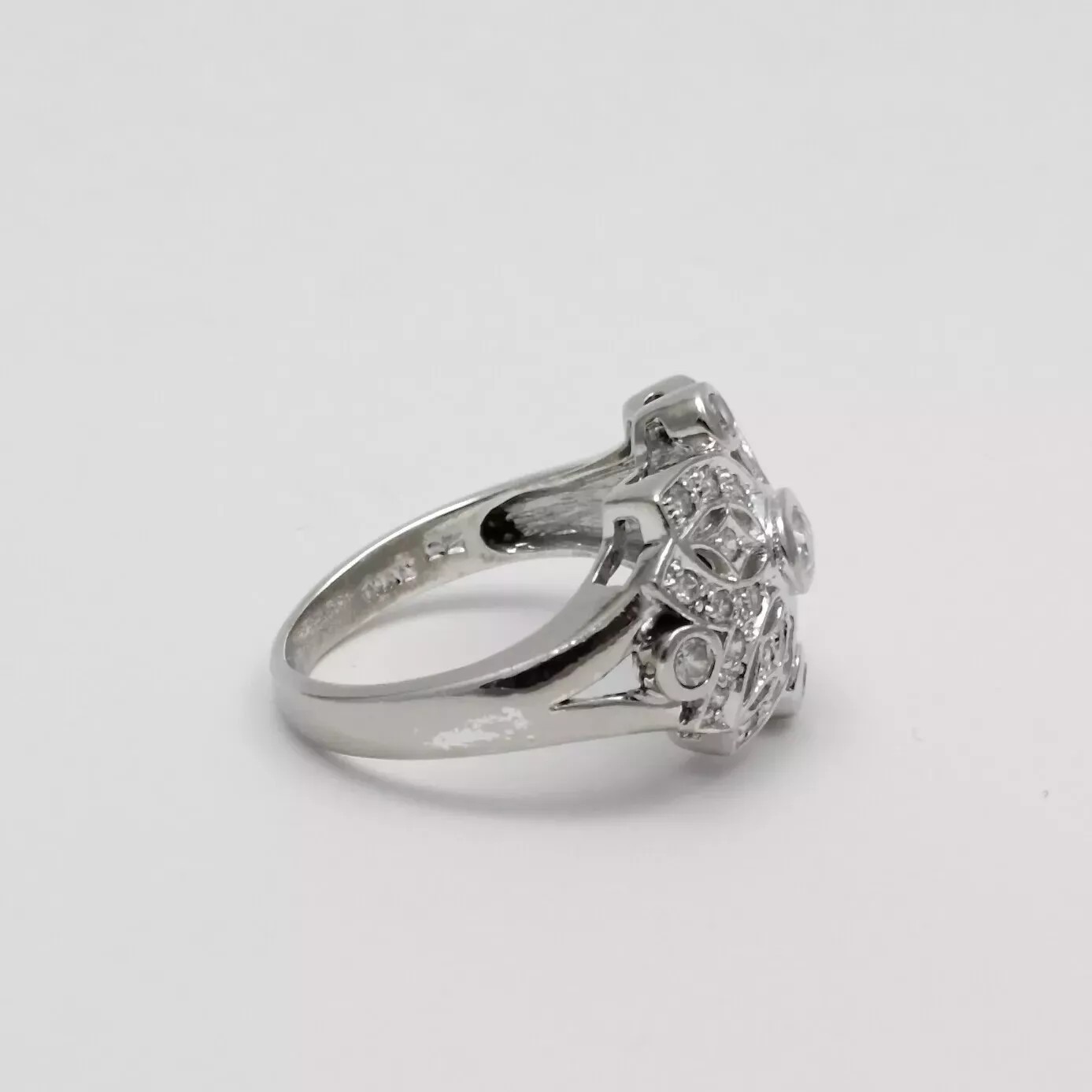 0.70Ctw White Round Cut Bezel Set Antique Style Engagement Wedding Silver Ring