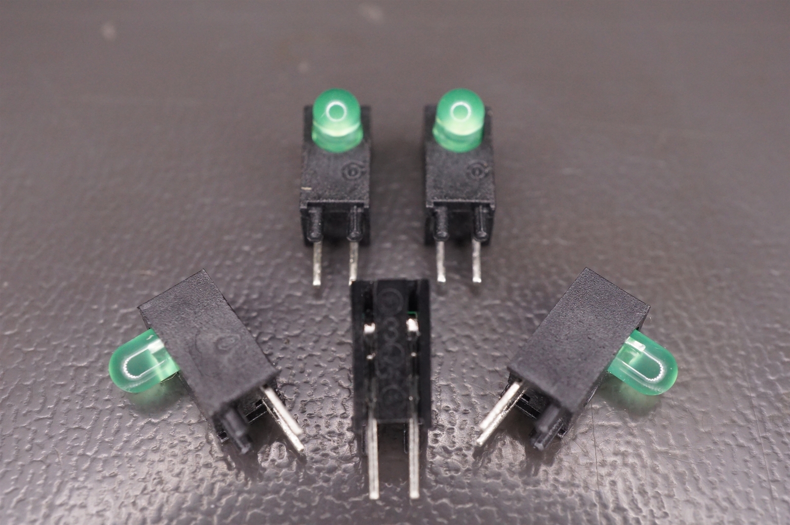 Lot of 5 x 551-0203F Dialight Single LED Green 563nm 16mcd 10mA 2.1V Thru Hole