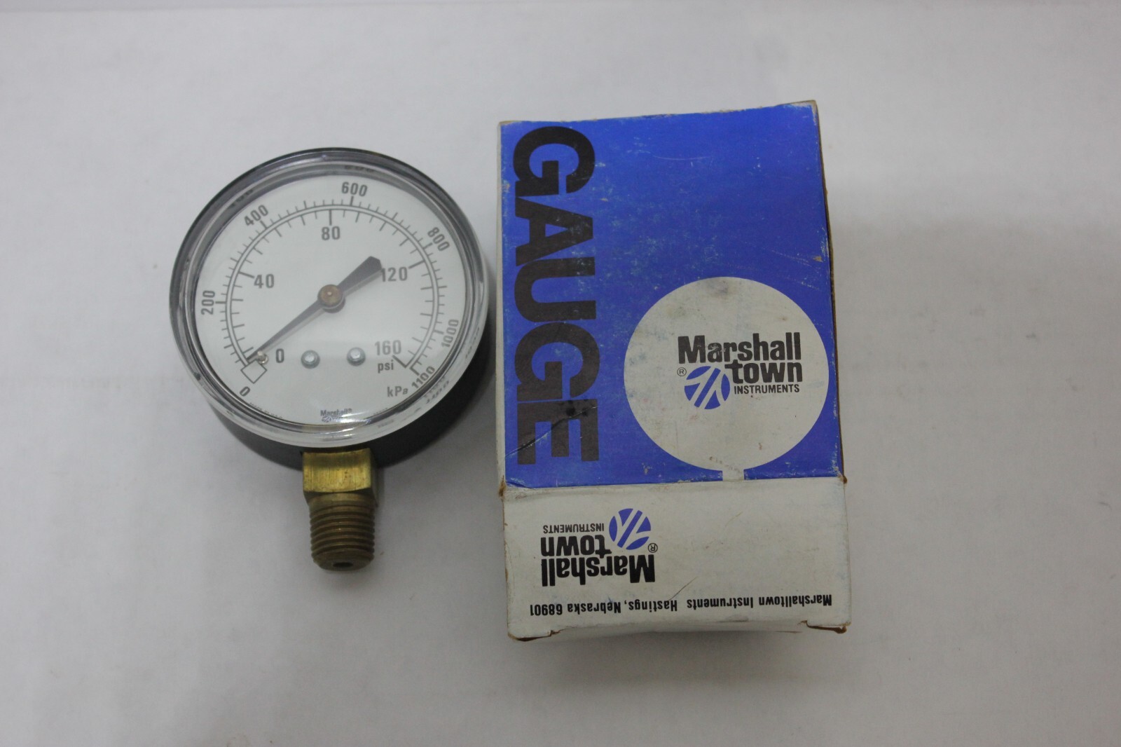 MARSHALL TOWN G14494-23K VINTAGE 0 TO 60 PSI AND 0 TO 1100 kPa 88903