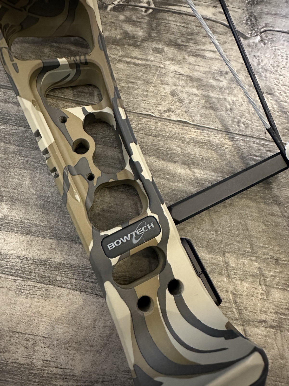 Bowtech Ascend, Mossy Oak Bottomland, Right Hand