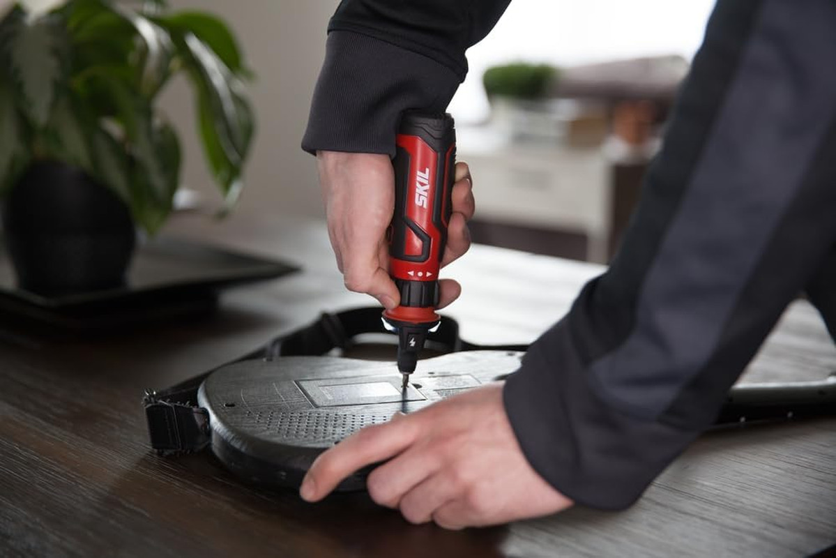 Rechargeable 4V Cordless Screwdriver with Circuit Sensor Technology, Includes 9P