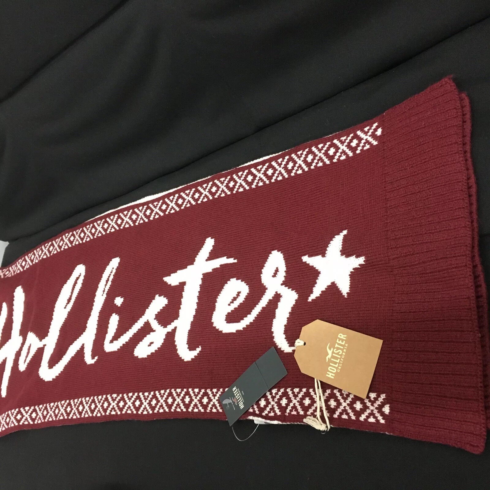 Brand New HOLLISTER Scarf with Gift tag Maroon color One Size