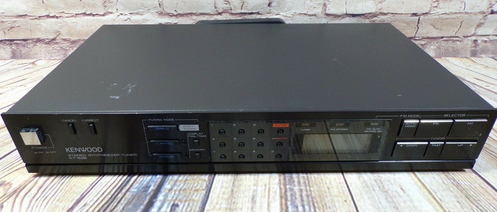 VTG. KENWOOD KT528 Stereo Synthesizer Tuner - Tested and Working with Antenna