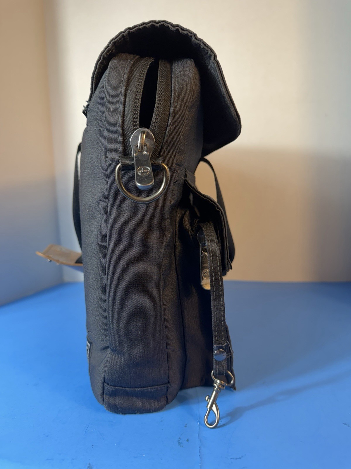 PKG - Shoulder Bag for 16" Laptop - Black