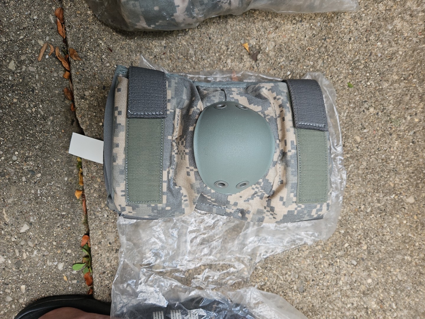 NEW USGI ARMY MILITARY BIJAN ACU DIGITAL CAMO TACTICAL ELBOW PADS MEDIUM NIB