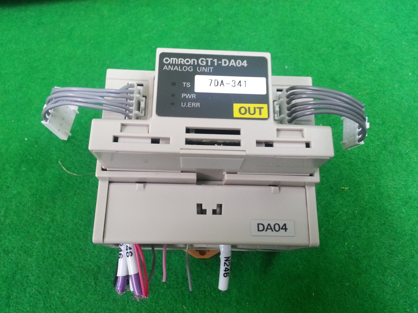 OMRON GT1-DA04 ANALOG UNIT 24V 0.1A, USED