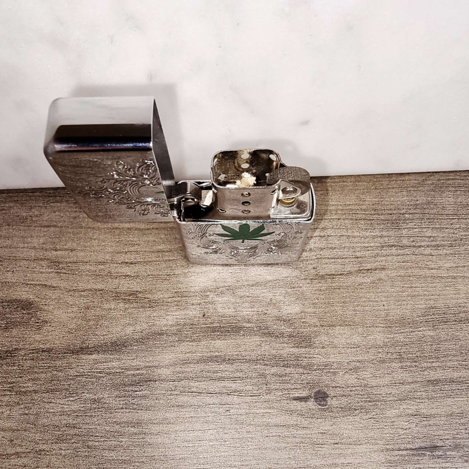 COLLECTIBLE CANNABIST MOTIVE LIGHTER