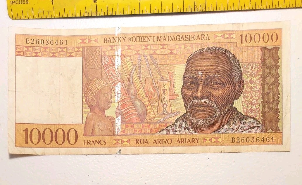 1995 Madagascar 10,000 Francs Note; Pick 79 *Circulated*
