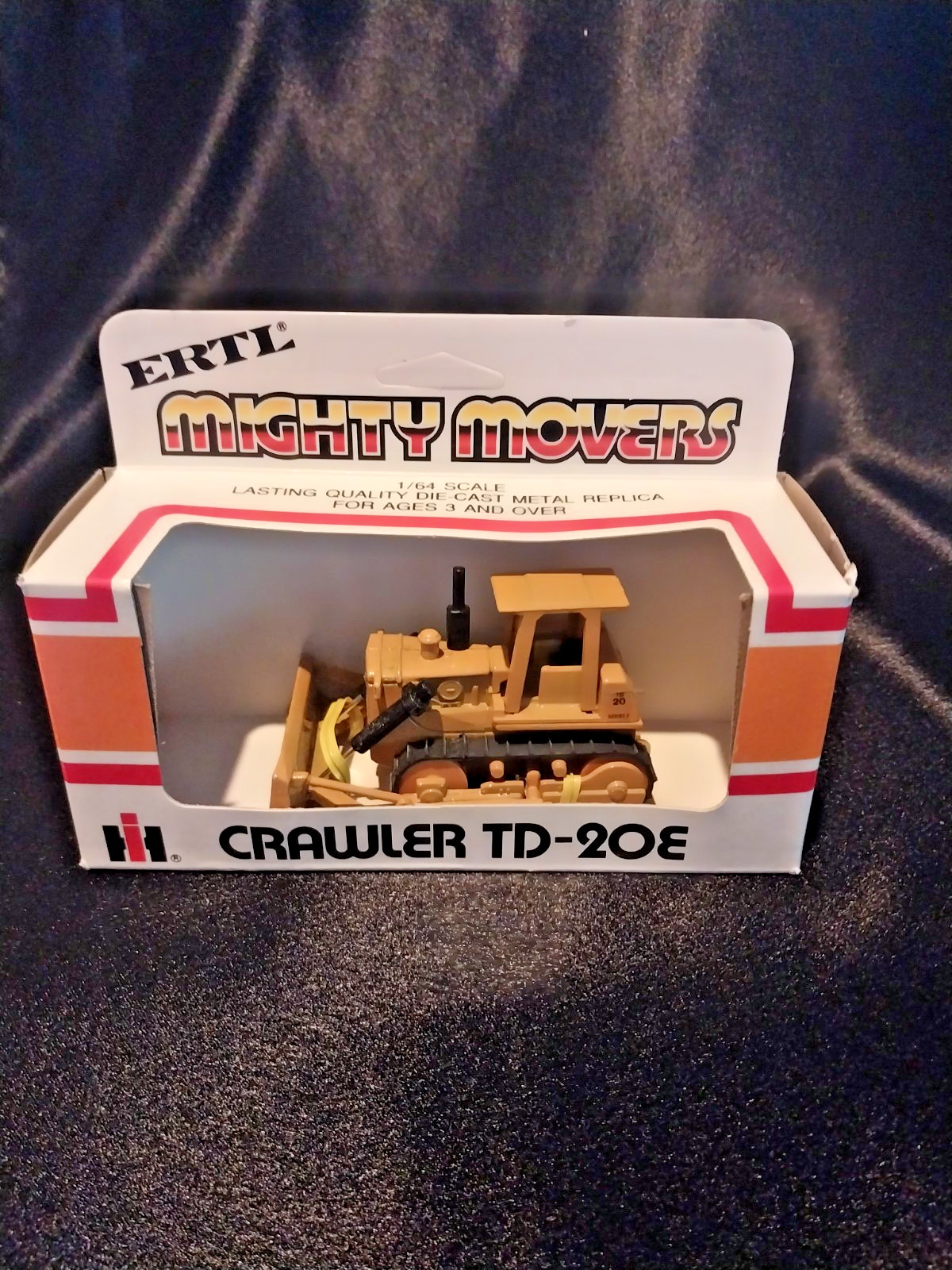 1/64 IH Crawler TD-20 E Series New In Box