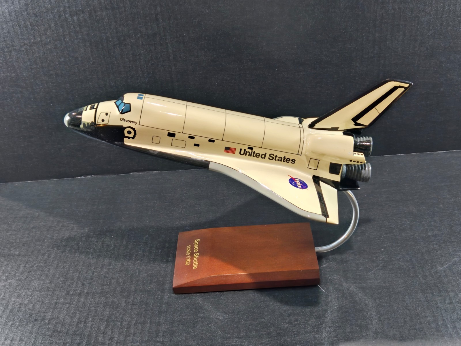 Orbiter Discovery Mahoghany Model