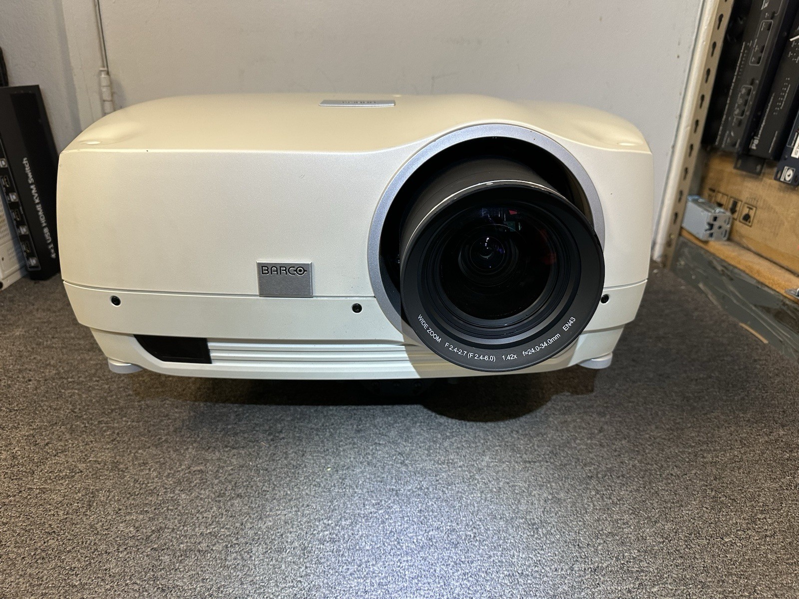 Barco CRPN-62B -447 HOURS ONLY-No Remote