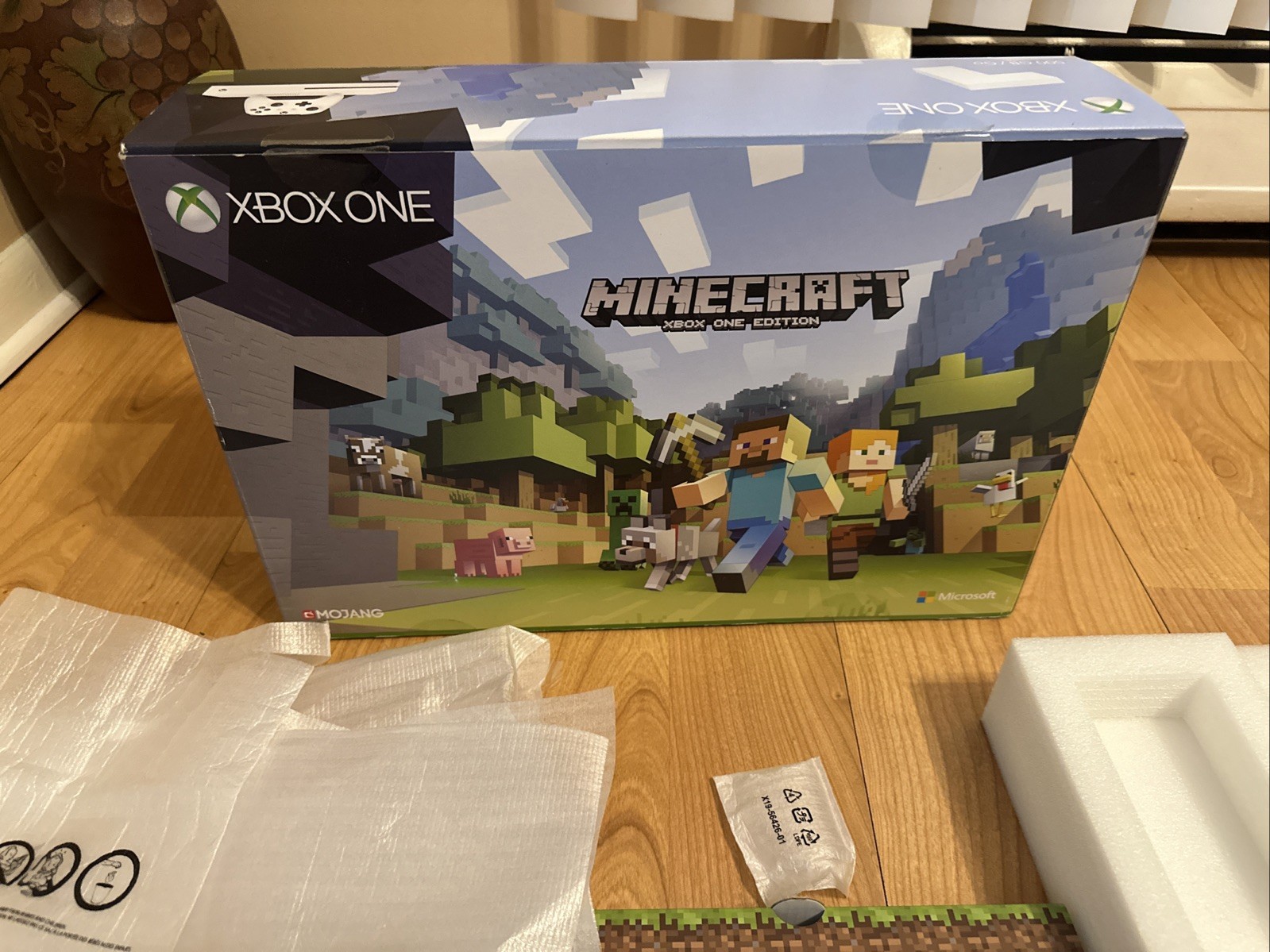 Xbox One Minecraft BOX ONLY with some Inserts