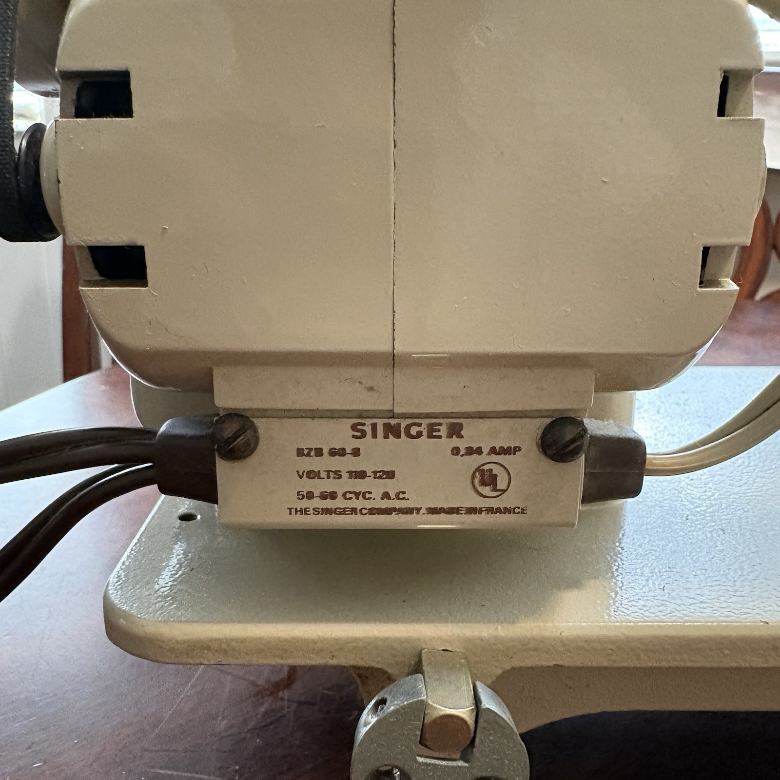 SINGER 237 Straight/Zigzag Sewing Machine, Parts/Repair