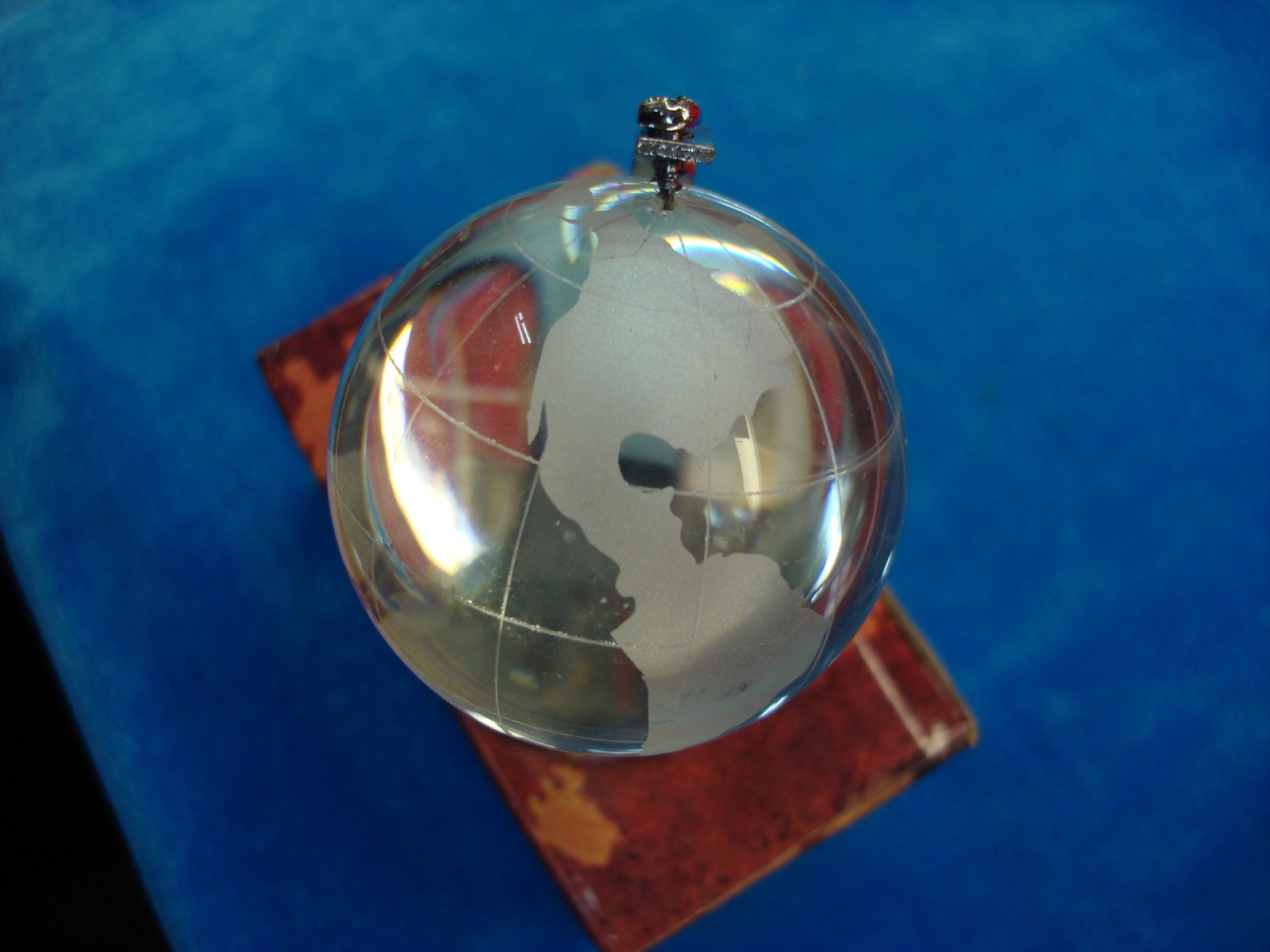 CRYSTAL GLASS GLOBE - NEW IN PKG. -