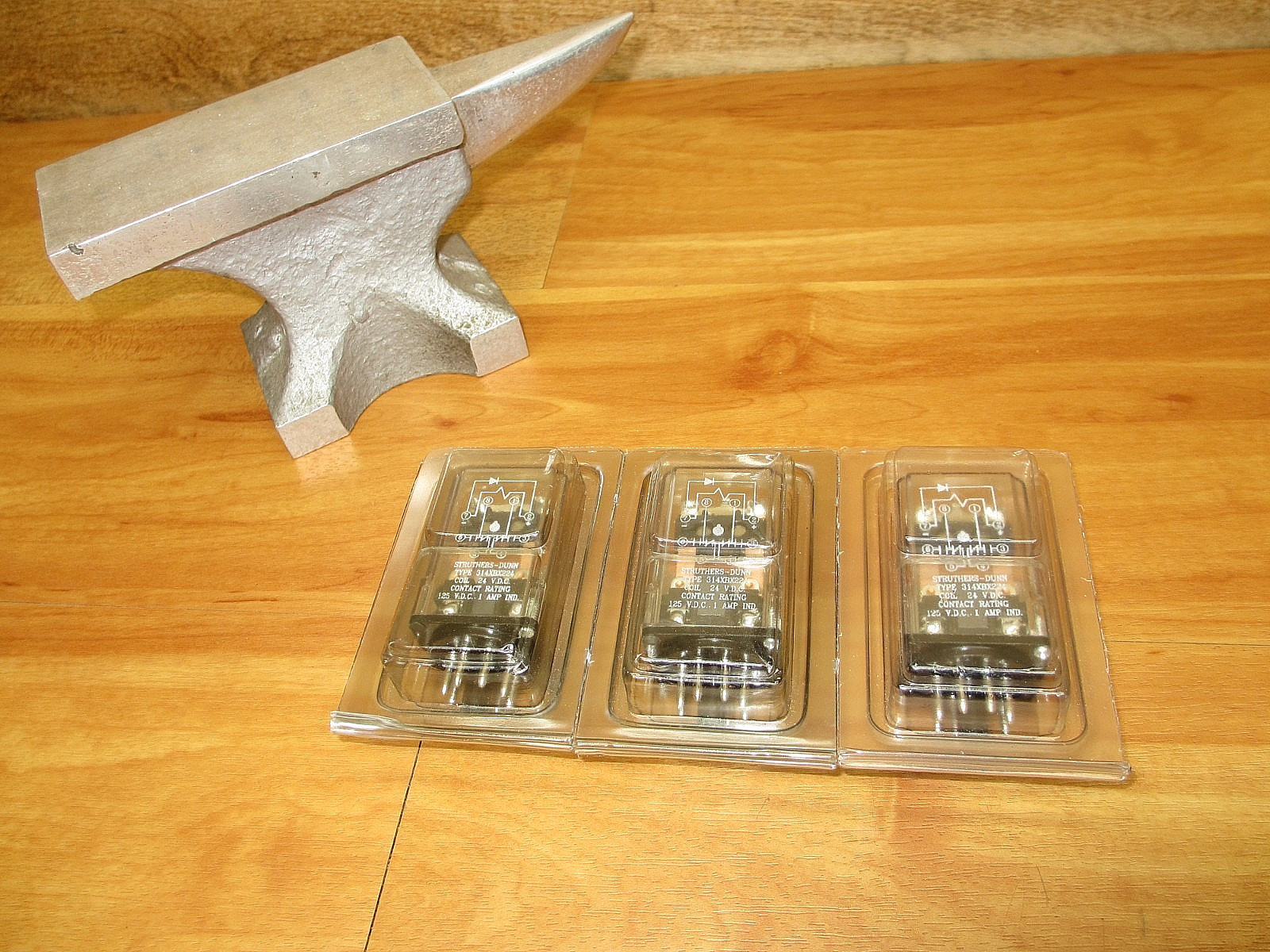 Struthers-Dunn 314XBX224 (LOT OF 3) *NEW* Relay Plug-In 24VDC Coil
