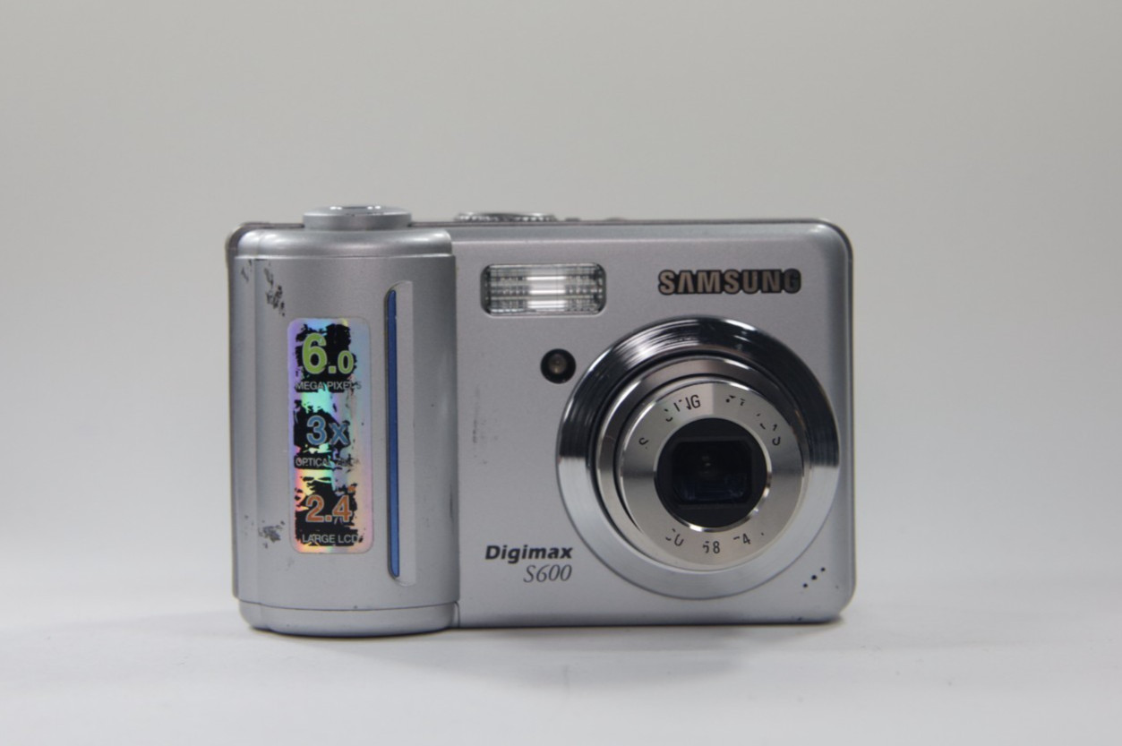 Samsung Digimax S600 6.0MP Compact Digital Camera Silver - For Parts