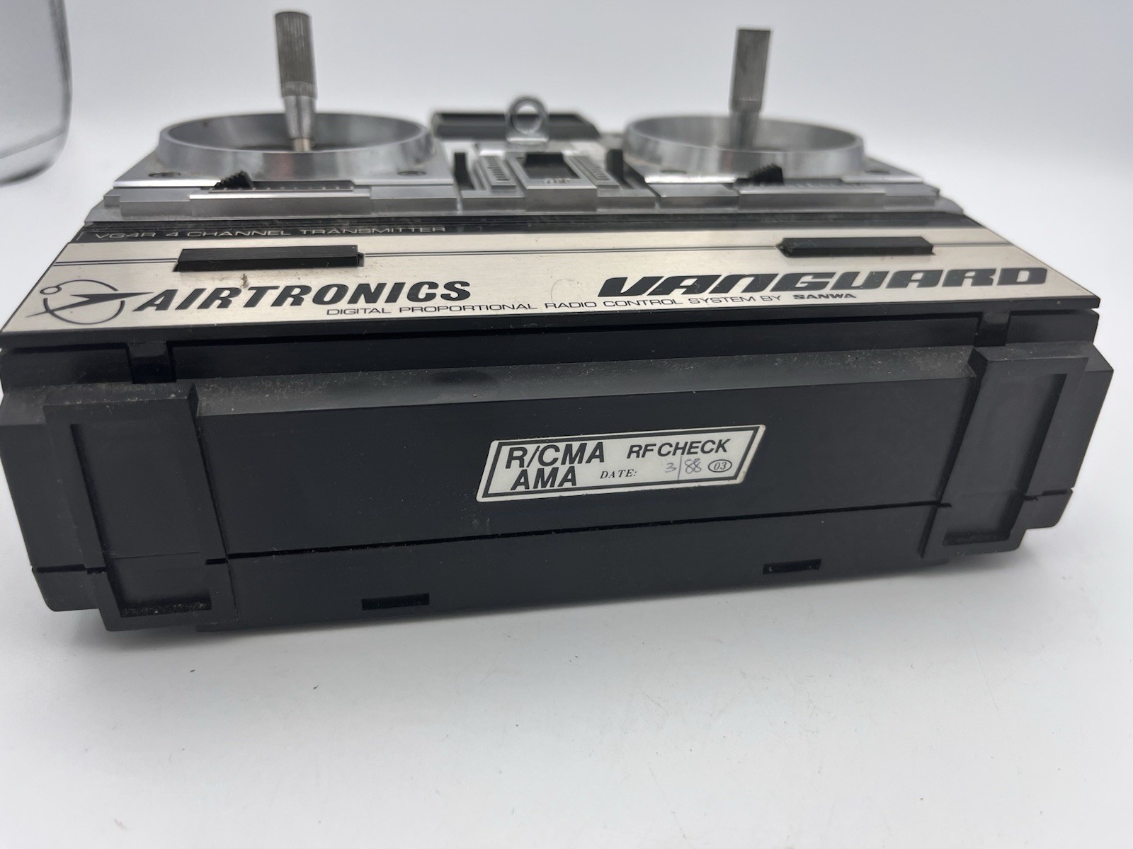Airtronics Vanguard 4 Channel 72Mhz FM Transmitter RC Controller Untested