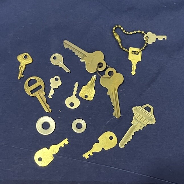Collectible Lot Of Miscellaneous Keys Random Assortment