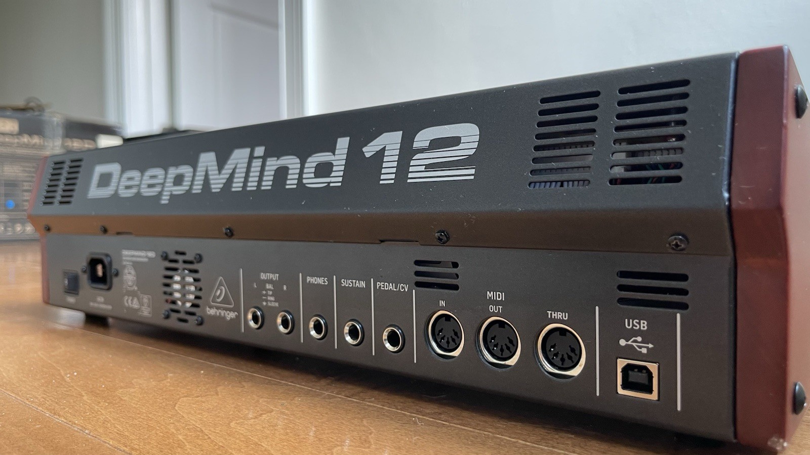 Behringer Deepmind 12D Analog 12-Voice Polyphonic Desktop Synthesizer