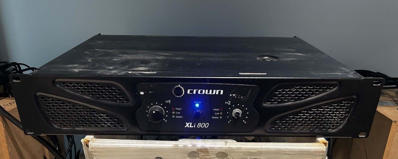 Crown XLi 800 2-Channel 450W Power Amplifier Rack Mountable Bridgeable
